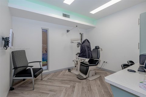 Commercial property in Hollywood, Florida № 1860996 - photo 28