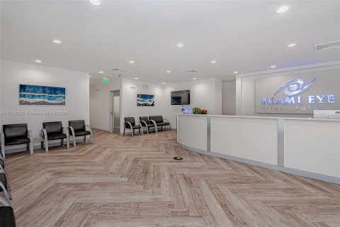 Commercial property in Hollywood, Florida № 1860996 - photo 17