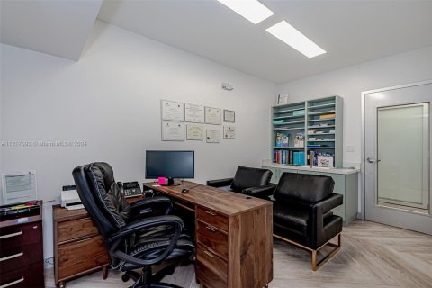 Commercial property in Hollywood, Florida № 1860996 - photo 26