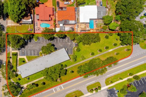 Commercial property in Hollywood, Florida № 1860996 - photo 15