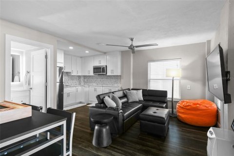 House in New Smyrna Beach, Florida 6 bedrooms, 350.98 sq.m. № 1516620 - photo 30