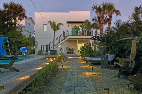 House in New Smyrna Beach, Florida 6 bedrooms, 350.98 sq.m. № 1516620 - photo 3