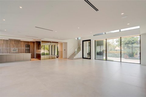 House in Key Biscayne, Florida 5 bedrooms, 347.64 sq.m. № 1712883 - photo 15