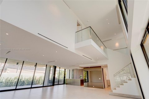 House in Key Biscayne, Florida 5 bedrooms, 347.64 sq.m. № 1712883 - photo 21