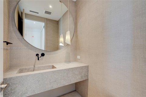 House in Key Biscayne, Florida 5 bedrooms, 347.64 sq.m. № 1712883 - photo 30