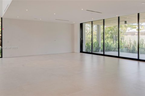 House in Key Biscayne, Florida 5 bedrooms, 347.64 sq.m. № 1712883 - photo 19