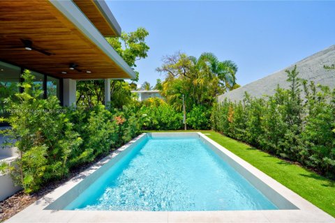 House in Key Biscayne, Florida 5 bedrooms, 347.64 sq.m. № 1712883 - photo 8