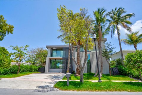 House in Key Biscayne, Florida 5 bedrooms, 347.64 sq.m. № 1712883 - photo 4