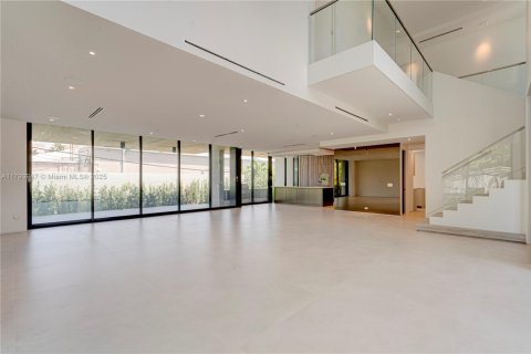 House in Key Biscayne, Florida 5 bedrooms, 347.64 sq.m. № 1712883 - photo 16