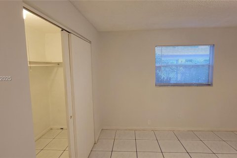 Casa en alquiler en Dania Beach, Florida, 1 dormitorio, 66.7 m2 № 2054756 - foto 16