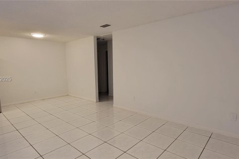 Casa en alquiler en Dania Beach, Florida, 1 dormitorio, 66.7 m2 № 2054756 - foto 5