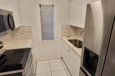 Casa en alquiler en Dania Beach, Florida, 1 dormitorio, 66.7 m2 № 2054756 - foto 6