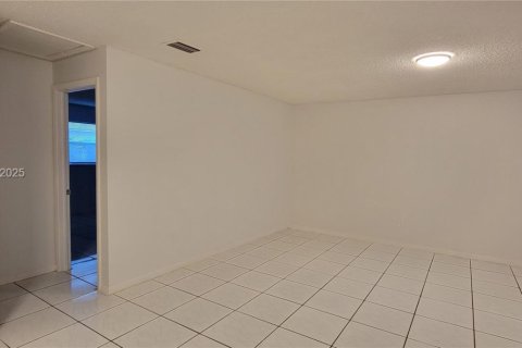 Casa en alquiler en Dania Beach, Florida, 1 dormitorio, 66.7 m2 № 2054756 - foto 9