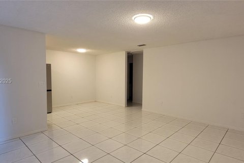Casa en alquiler en Dania Beach, Florida, 1 dormitorio, 66.7 m2 № 2054756 - foto 4