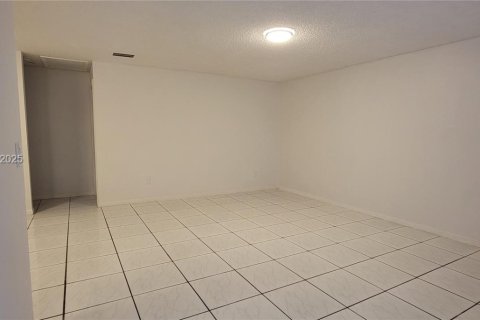 Casa en alquiler en Dania Beach, Florida, 1 dormitorio, 66.7 m2 № 2054756 - foto 2