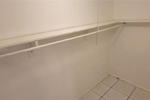 Casa en alquiler en Dania Beach, Florida, 1 dormitorio, 66.7 m2 № 2054756 - foto 15