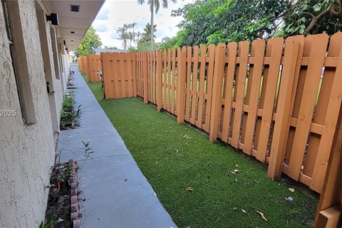 Casa en alquiler en Dania Beach, Florida, 1 dormitorio, 66.7 m2 № 2054756 - foto 17