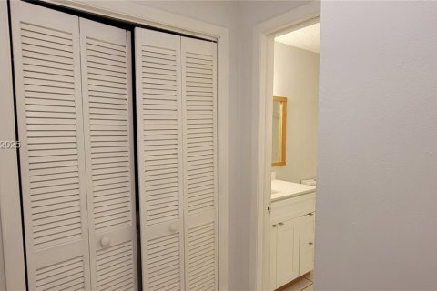 Casa en alquiler en Dania Beach, Florida, 1 dormitorio, 66.7 m2 № 2054756 - foto 10