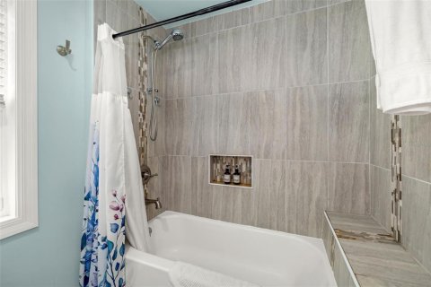 Villa ou maison à vendre à Sarasota, Floride: 2 chambres, 88.44 m2 № 2093791 - photo 18
