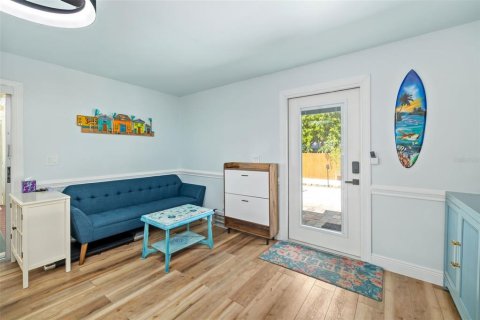 Villa ou maison à vendre à Sarasota, Floride: 2 chambres, 88.44 m2 № 2093791 - photo 3