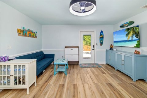 Villa ou maison à vendre à Sarasota, Floride: 2 chambres, 88.44 m2 № 2093791 - photo 4