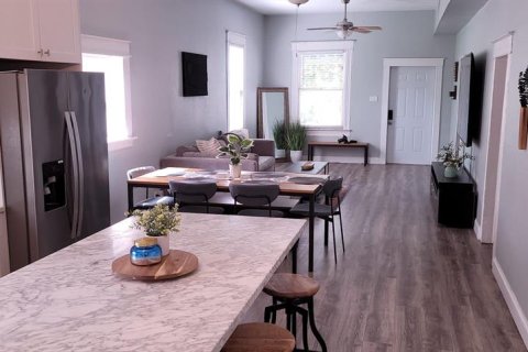 House in Tampa, Florida 4 bedrooms, 160.54 sq.m. № 1877100 - photo 3