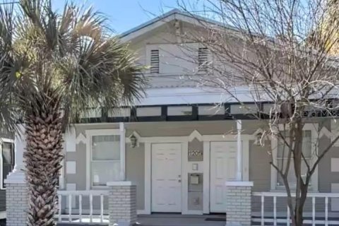 House in Tampa, Florida 4 bedrooms, 160.54 sq.m. № 1877100 - photo 1