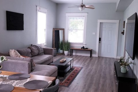 House in Tampa, Florida 4 bedrooms, 160.54 sq.m. № 1877100 - photo 5