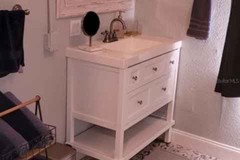 House in Tampa, Florida 4 bedrooms, 160.54 sq.m. № 1877100 - photo 12