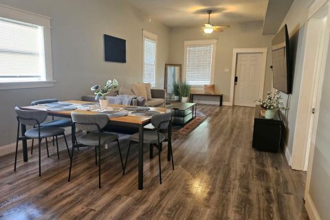 House in Tampa, Florida 4 bedrooms, 160.54 sq.m. № 1877100 - photo 7