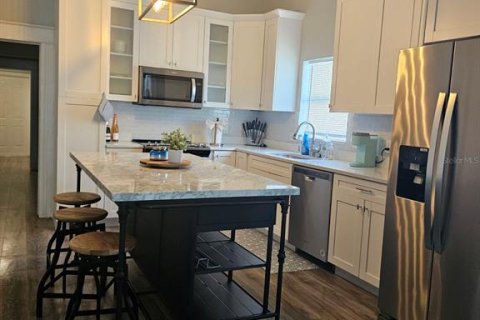 House in Tampa, Florida 4 bedrooms, 160.54 sq.m. № 1877100 - photo 8