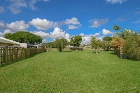 Townhouse in Miami, Florida 3 bedrooms, 118.54 sq.m. № 1823451 - photo 17