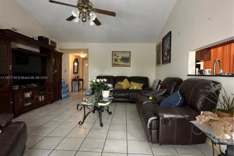 Townhouse in Miami, Florida 3 bedrooms, 118.54 sq.m. № 1823451 - photo 6