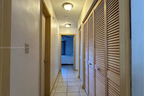 Townhouse in Miami, Florida 3 bedrooms, 118.54 sq.m. № 1823451 - photo 9