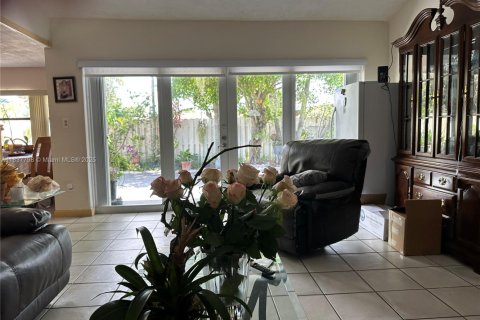 Townhouse in Miami, Florida 3 bedrooms, 118.54 sq.m. № 1823451 - photo 4