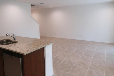 Touwnhouse à vendre à Groveland, Floride: 4 chambres, 199.18 m2 № 1614053 - photo 8