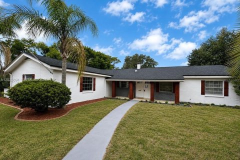 House in Maitland, Florida 4 bedrooms, 189.33 sq.m. № 2277417