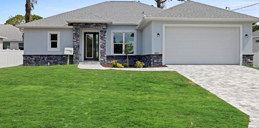 House in North Port, Florida 3 bedrooms, 183.48 sq.m. № 1598464