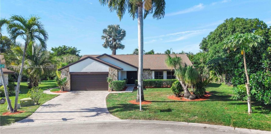 Casa en Coral Springs, Florida 3 dormitorios, 150.13 m2 № 1970658