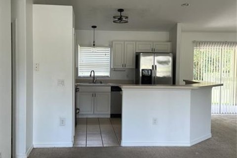 Casa en alquiler en Deltona, Florida, 3 dormitorios, 133.78 m2 № 2210584 - foto 4