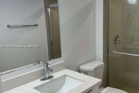 Condominio en alquiler en North Miami Beach, Florida, 2 dormitorios, 96.62 m2 № 1938009 - foto 11