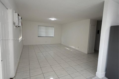 Casa en alquiler en Miramar, Florida, 2 dormitorios, 269.32 m2 № 2067283 - foto 6