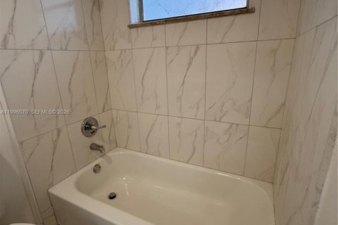 Casa en alquiler en Miramar, Florida, 2 dormitorios, 269.32 m2 № 2067283 - foto 11