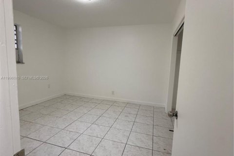 Casa en alquiler en Miramar, Florida, 2 dormitorios, 269.32 m2 № 2067283 - foto 14