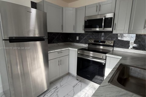 Casa en alquiler en Miramar, Florida, 2 dormitorios, 269.32 m2 № 2067283 - foto 2