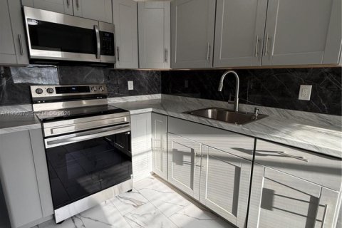 Casa en alquiler en Miramar, Florida, 2 dormitorios, 269.32 m2 № 2067283 - foto 4