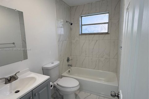 Casa en alquiler en Miramar, Florida, 2 dormitorios, 269.32 m2 № 2067283 - foto 9