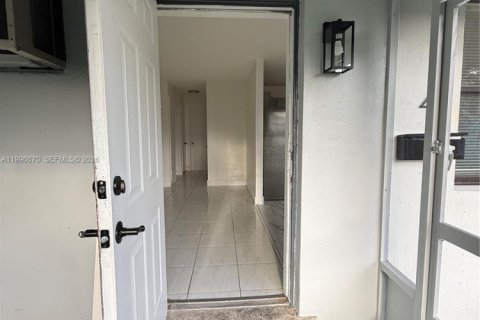 Casa en alquiler en Miramar, Florida, 2 dormitorios, 269.32 m2 № 2067283 - foto 16