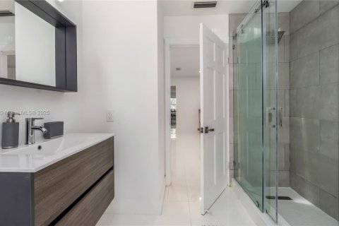 House in Palmetto Bay, Florida 6 bedrooms, 383.13 sq.m. № 1931872 - photo 24