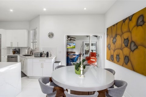 House in Palmetto Bay, Florida 6 bedrooms, 383.13 sq.m. № 1931872 - photo 12